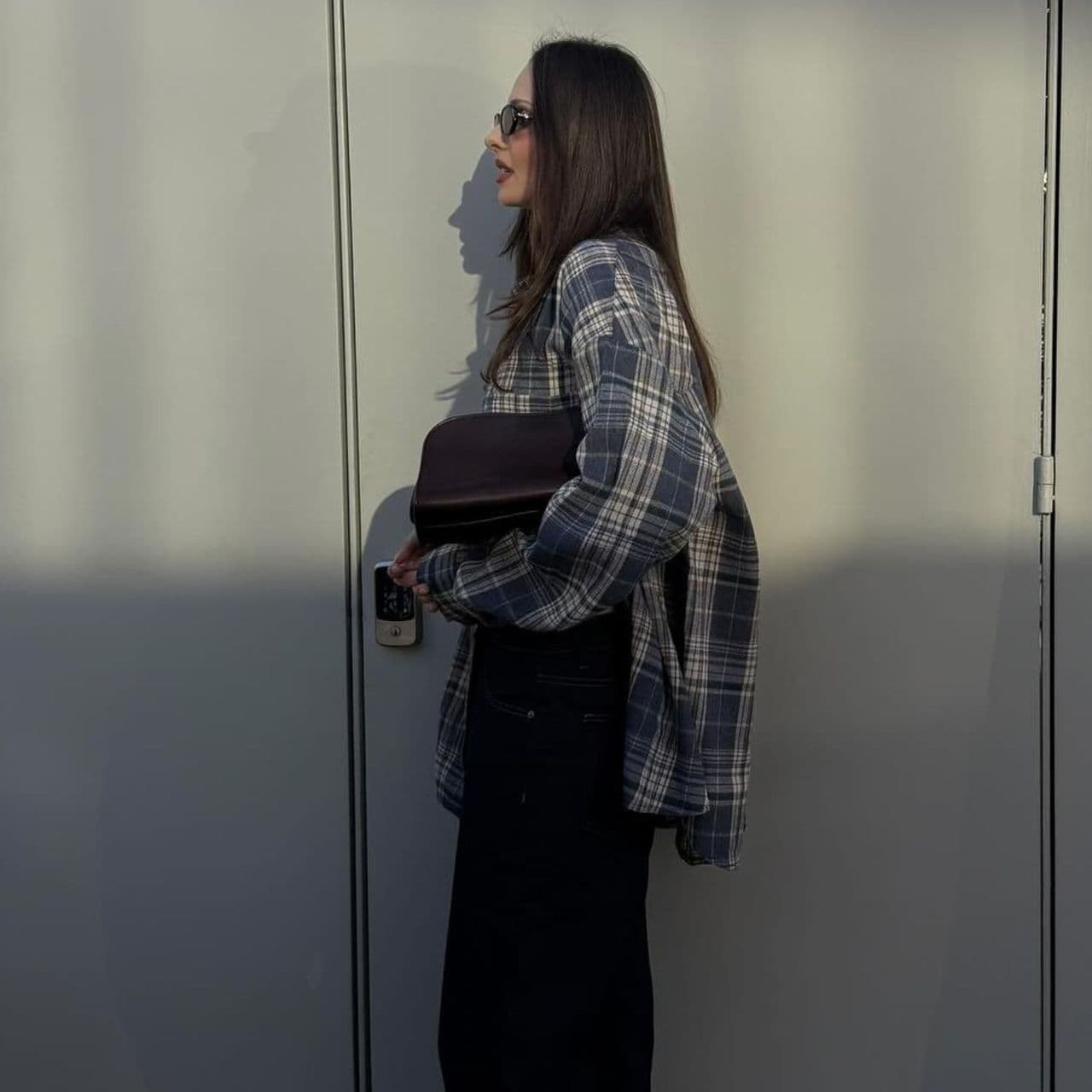 Fact: Every Cool Girl Will Pair Trendy Jeans With These 3 Specific Bags in 2026